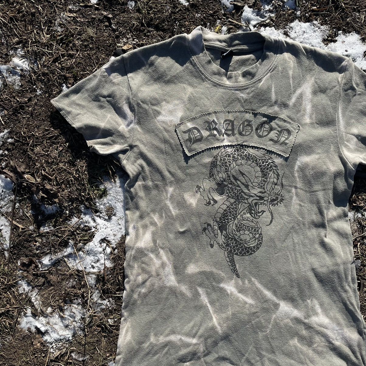 Vintage Vintage 90s Sun Faded Dragon Graphic Tee Grunge Japan Y2K S Size US S / EU 44-46 / 1 - 3 Thumbnail