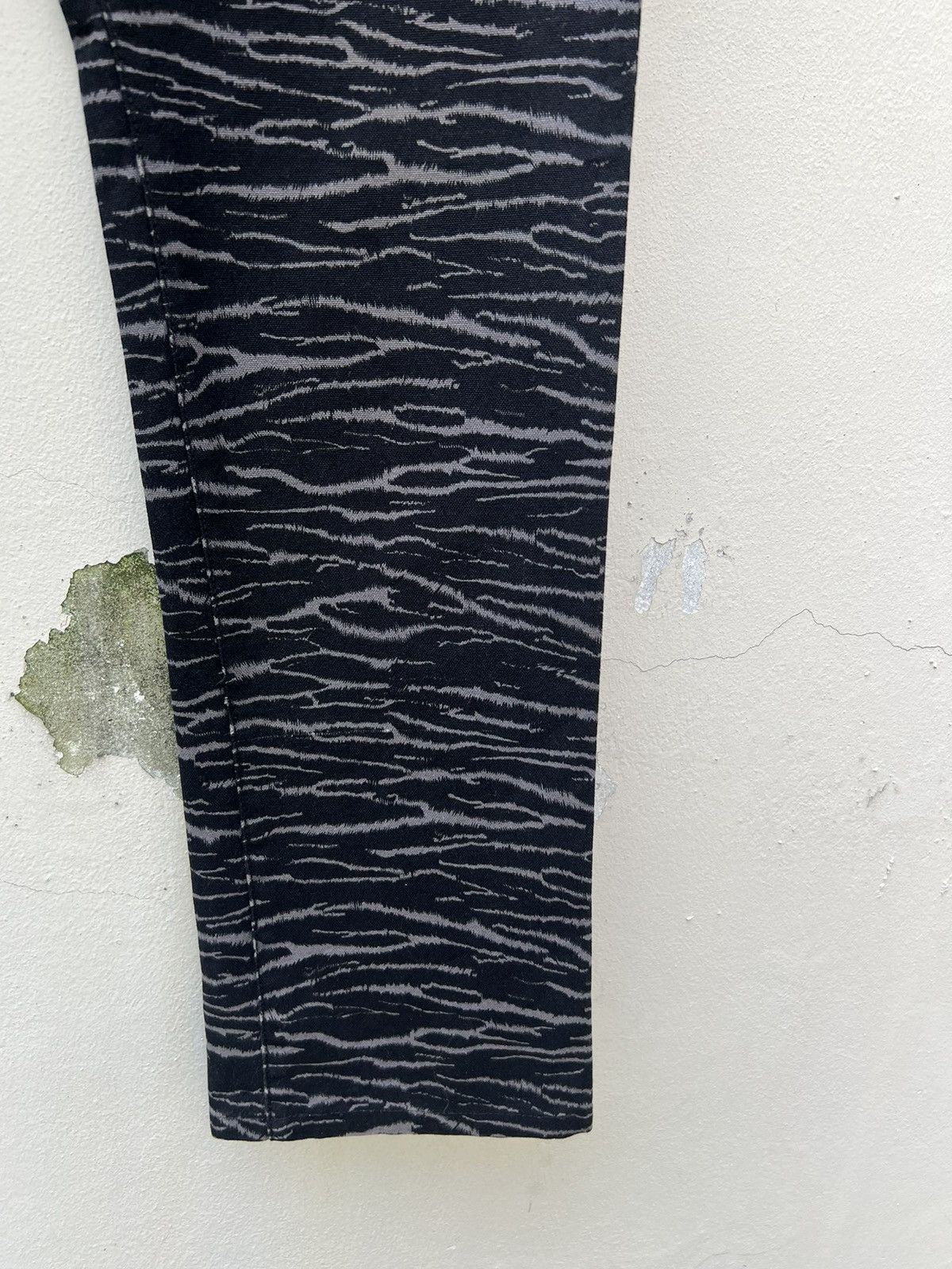 Vintage Vintage RIGHT-ON Japan Black Tiger Stripes Camo Fatigue Pant Size US 31 - 12 Thumbnail