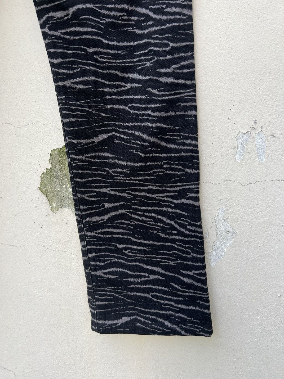 Vintage Vintage RIGHT-ON Japan Black Tiger Stripes Camo Fatigue Pant Size US 31 - 17 Thumbnail
