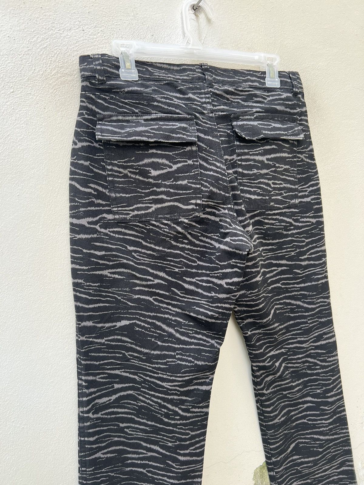 Vintage Vintage RIGHT-ON Japan Black Tiger Stripes Camo Fatigue Pant Size US 31 - 14 Thumbnail