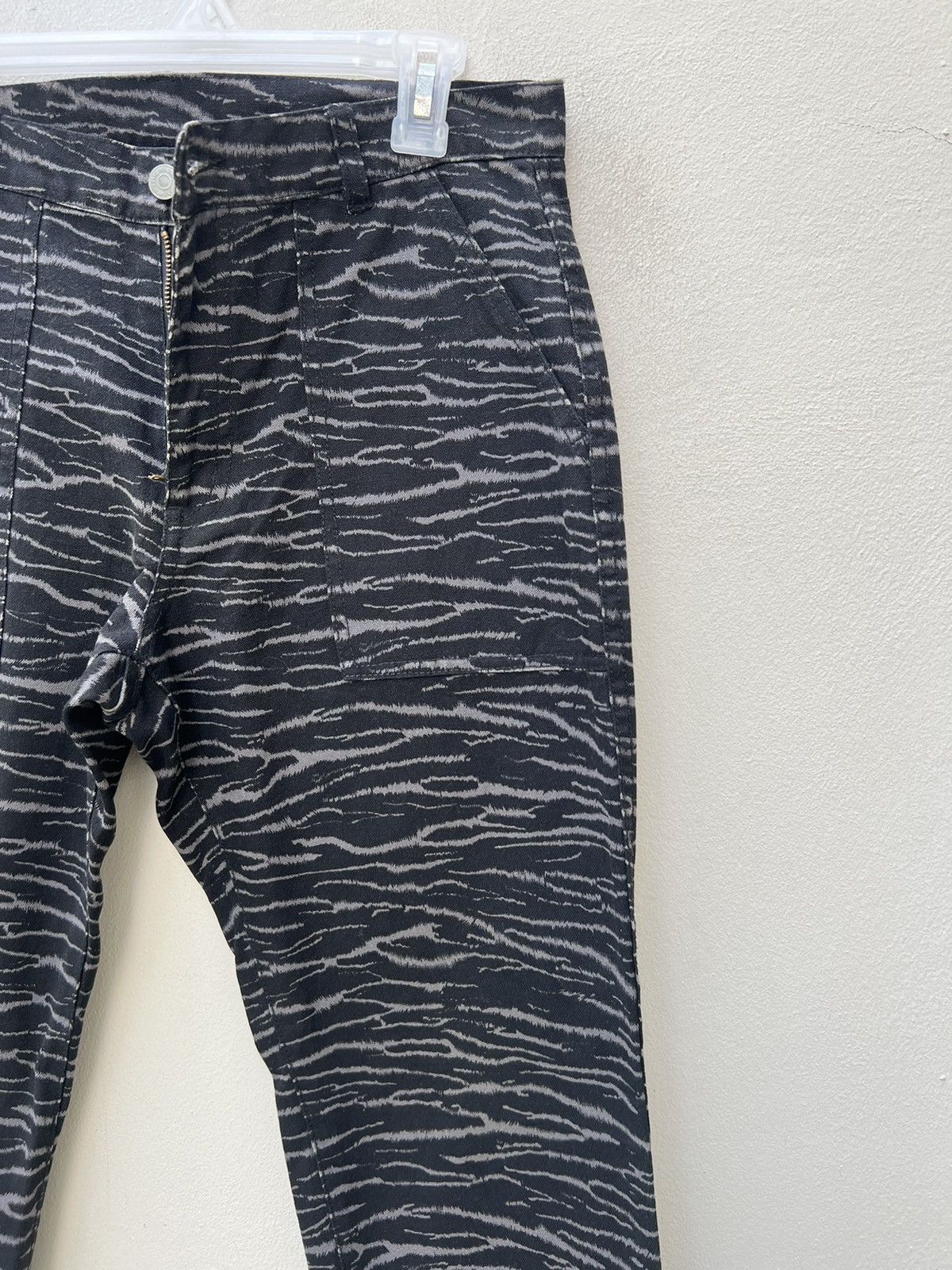 Vintage Vintage RIGHT-ON Japan Black Tiger Stripes Camo Fatigue Pant Size US 31 - 11 Thumbnail