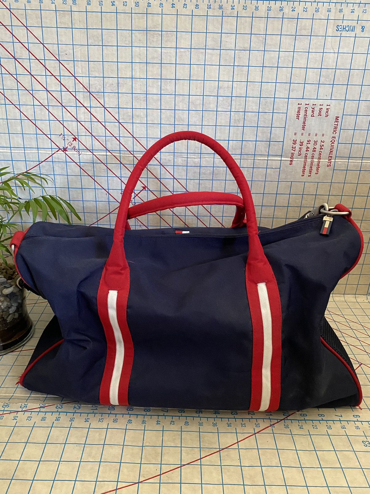 Tommy Hilfiger Tommy Hilfiger Duffle / Gym Bag With Spell Out Strap Size ONE SIZE - 5 Thumbnail