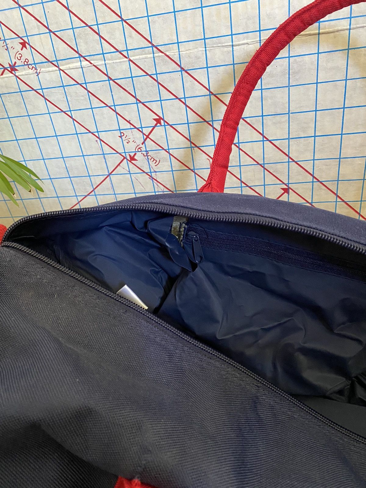Tommy Hilfiger Tommy Hilfiger Duffle / Gym Bag With Spell Out Strap Size ONE SIZE - 12 Thumbnail