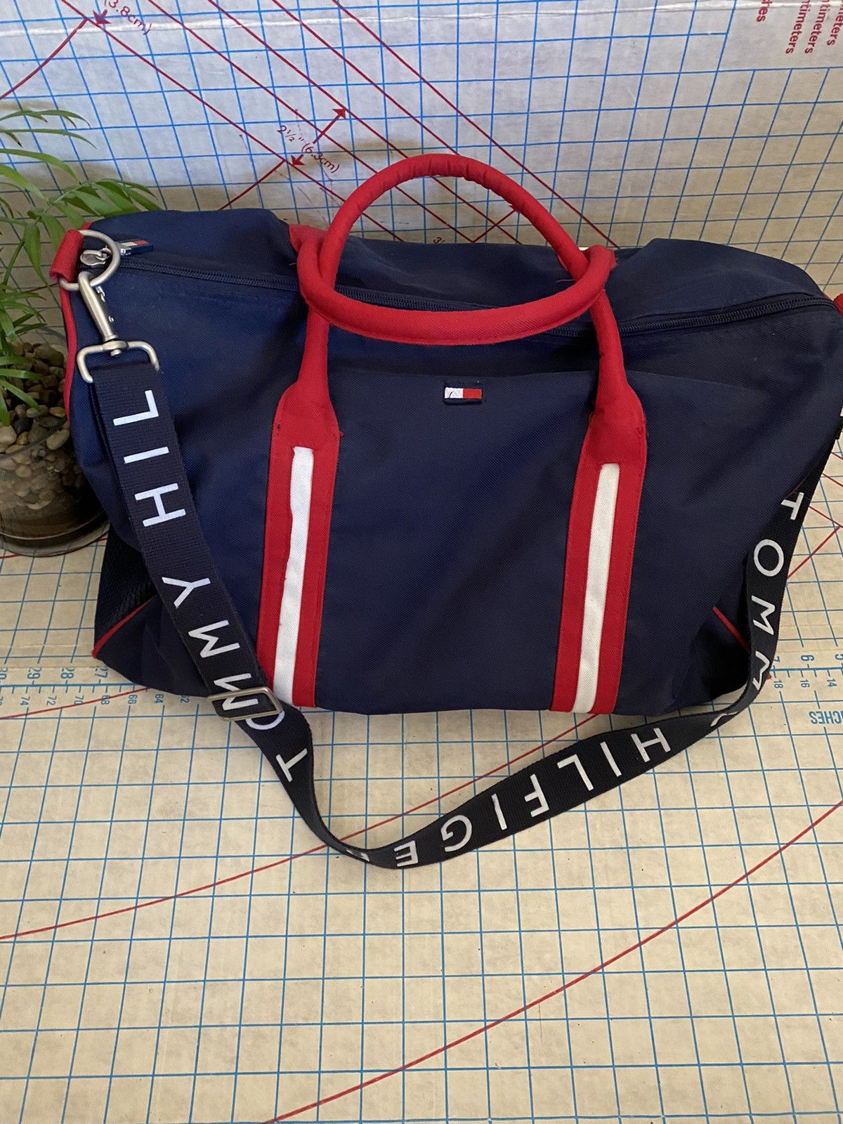 Tommy Hilfiger Tommy Hilfiger Duffle / Gym Bag With Spell Out Strap Size ONE SIZE - 7 Thumbnail