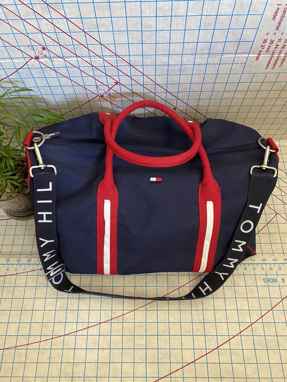 Tommy Hilfiger Tommy Hilfiger Duffle / Gym Bag With Spell Out Strap Size ONE SIZE - 3 Thumbnail