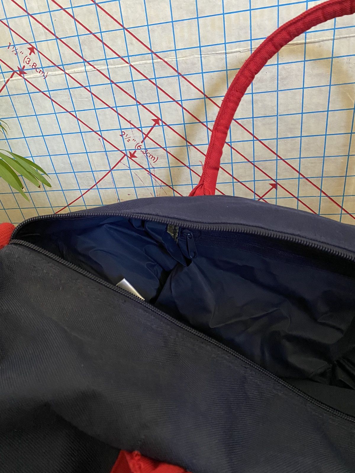 Tommy Hilfiger Tommy Hilfiger Duffle / Gym Bag With Spell Out Strap Size ONE SIZE - 11 Thumbnail