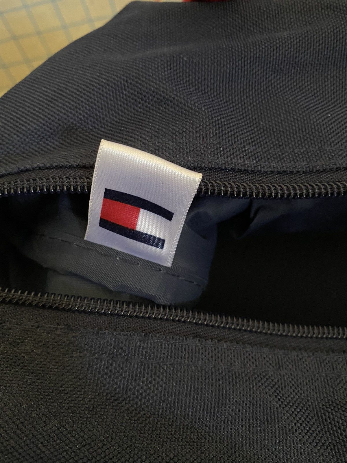 Tommy Hilfiger Tommy Hilfiger Duffle / Gym Bag With Spell Out Strap Size ONE SIZE - 9 Thumbnail