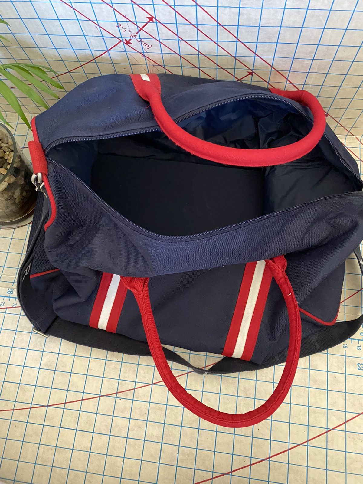 Tommy Hilfiger Tommy Hilfiger Duffle / Gym Bag With Spell Out Strap Size ONE SIZE - 8 Thumbnail