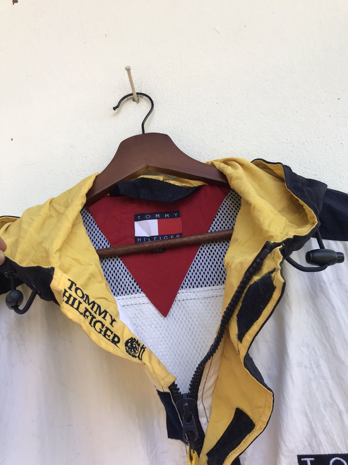 Tommy Hilfiger × Vintage Vintage 90s Tommy Hilfiger USA Big Logo Windbreaker Size US L / EU 52-54 / 3 - 24 Thumbnail