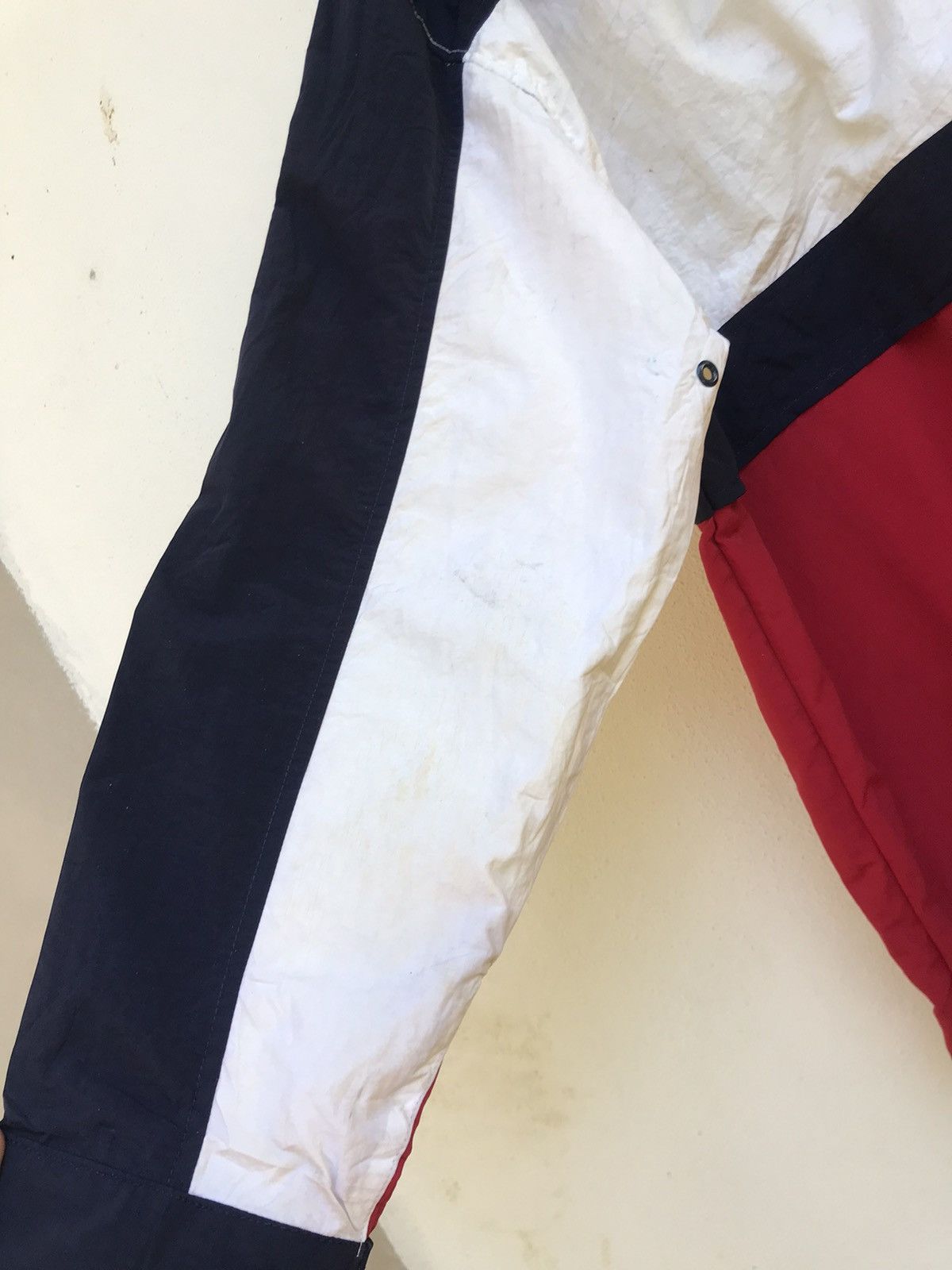 Tommy Hilfiger × Vintage Vintage 90s Tommy Hilfiger USA Big Logo Windbreaker Size US L / EU 52-54 / 3 - 17 Thumbnail
