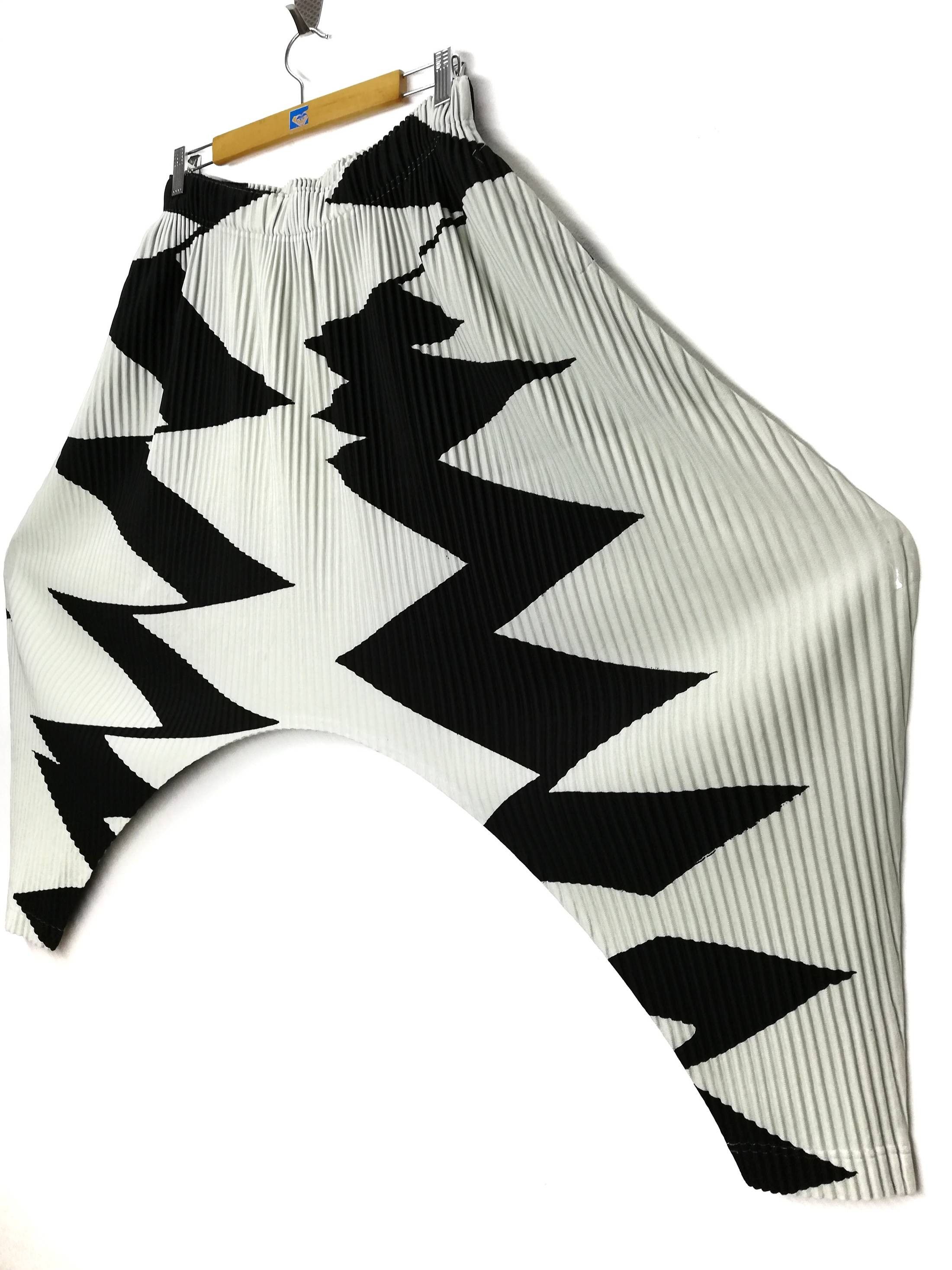 Issey Miyake 🔥Sample Archival Iconic Pleated Balloon Trousers Pants🔥 Size US 32 / EU 48 - 8 Thumbnail