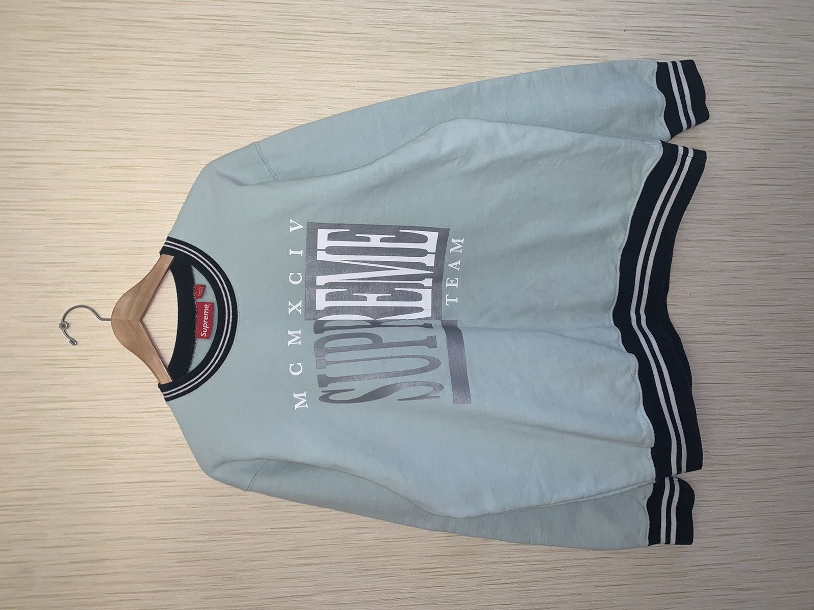 Supreme RARE FW17 Supreme sweatshirt ice blue Size US L / EU 52-54 / 3 - 6 Thumbnail