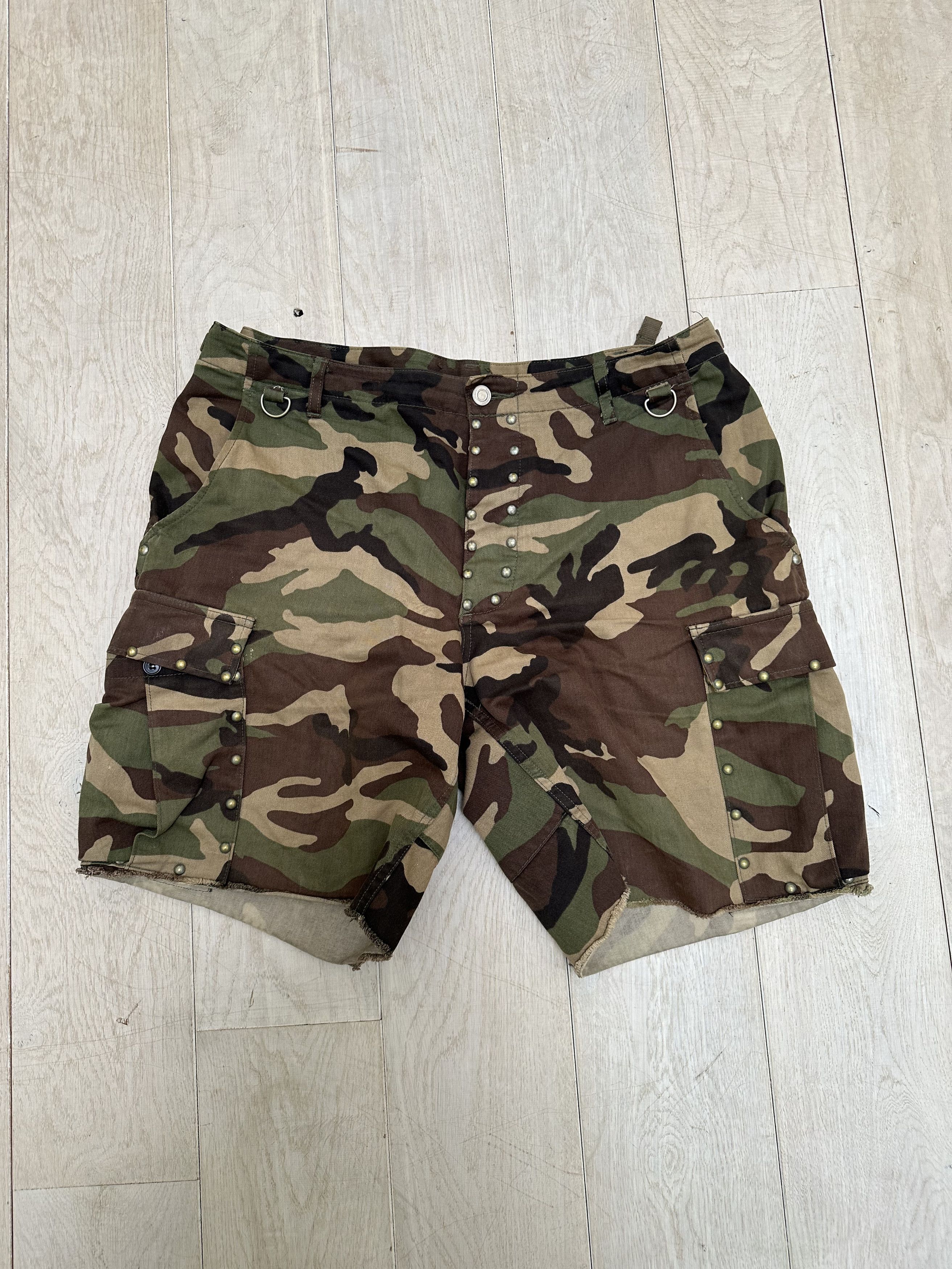 Saint Laurent Paris Camo Shorts Size XL Size US 38 / EU 54 - 1 Thumbnail