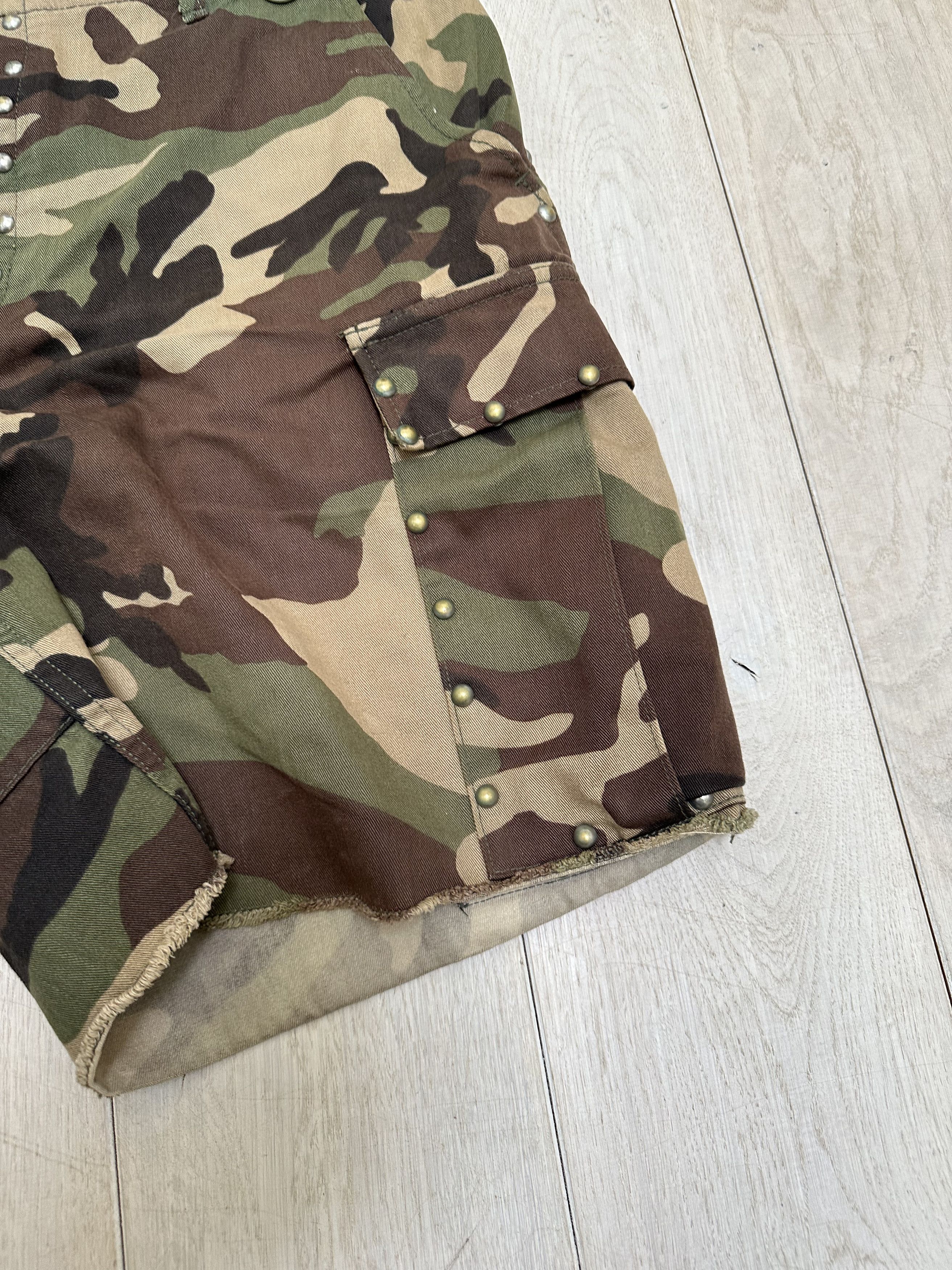 Saint Laurent Paris Camo Shorts Size XL Size US 38 / EU 54 - 2 Thumbnail