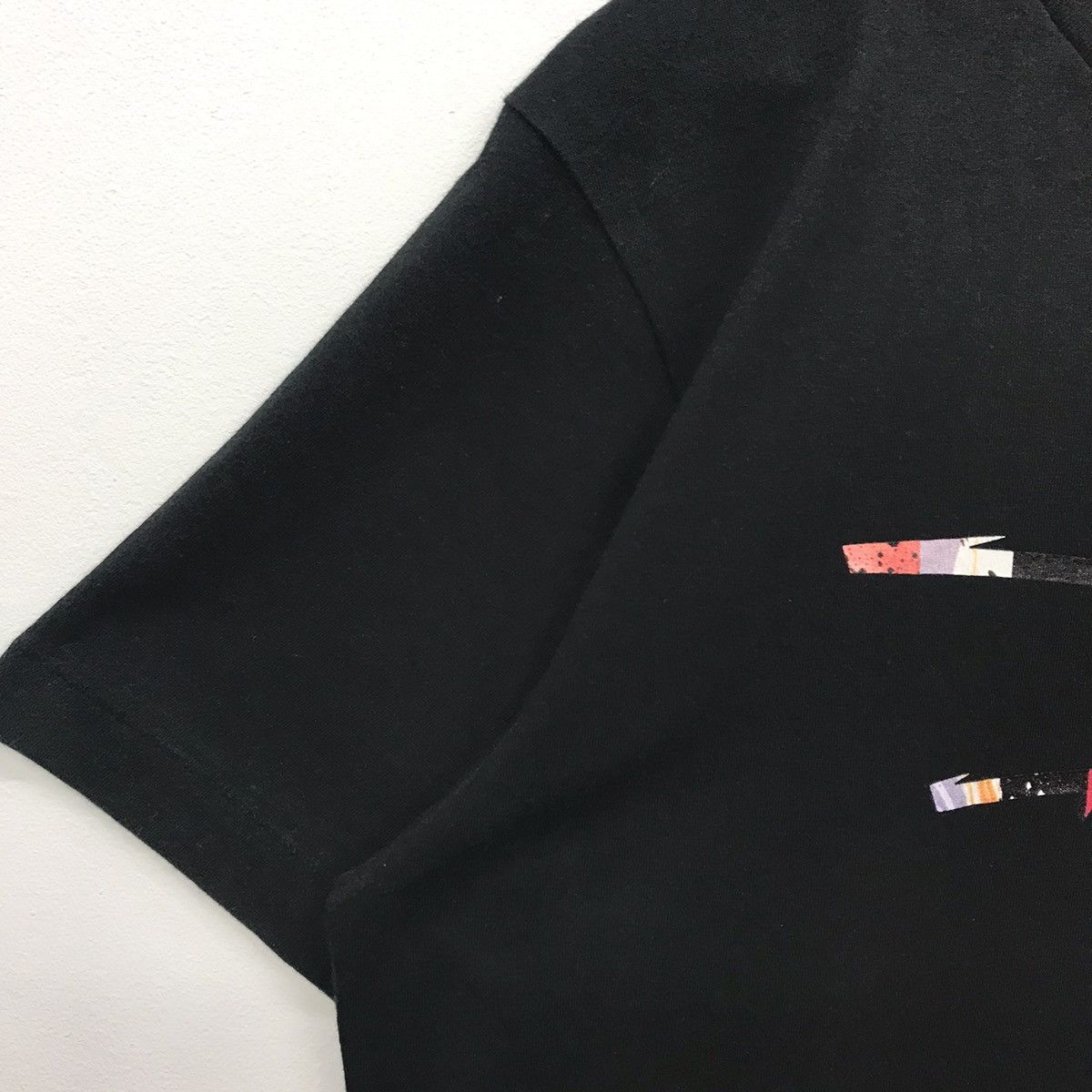 Futura × Japanese Brand × Uniqlo Rare!! Japanese Brand Uniqlo X Futura Spell Out Tee Size US XL / EU 56 / 4 - 5 Thumbnail