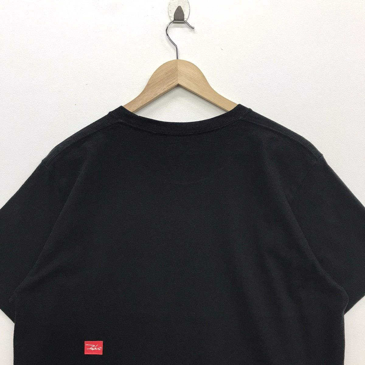 Futura × Japanese Brand × Uniqlo Rare!! Japanese Brand Uniqlo X Futura Spell Out Tee Size US XL / EU 56 / 4 - 9 Thumbnail