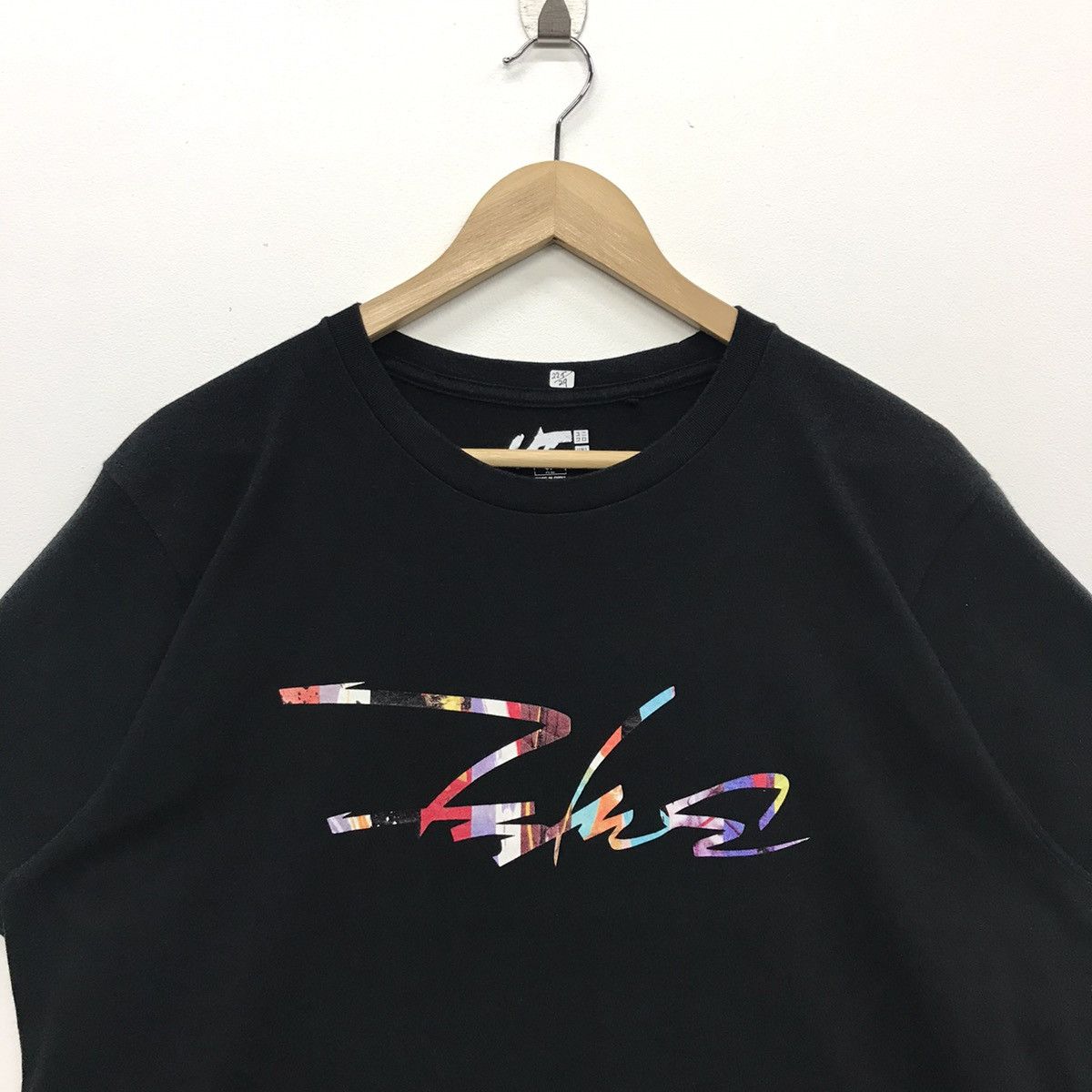 Futura × Japanese Brand × Uniqlo Rare!! Japanese Brand Uniqlo X Futura Spell Out Tee Size US XL / EU 56 / 4 - 2 Thumbnail