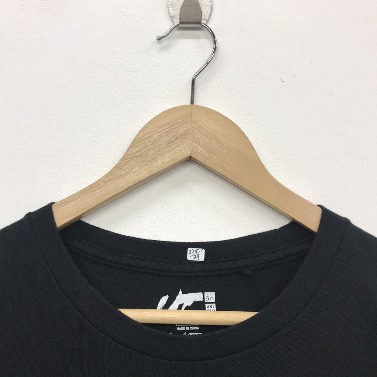 Futura × Japanese Brand × Uniqlo Rare!! Japanese Brand Uniqlo X Futura Spell Out Tee Size US XL / EU 56 / 4 - 3 Thumbnail