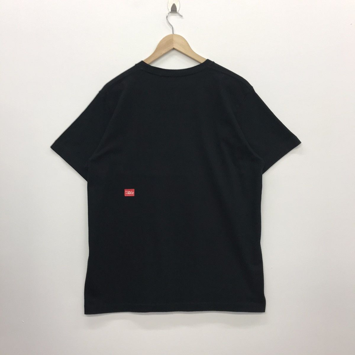 Futura × Japanese Brand × Uniqlo Rare!! Japanese Brand Uniqlo X Futura Spell Out Tee Size US XL / EU 56 / 4 - 8 Thumbnail