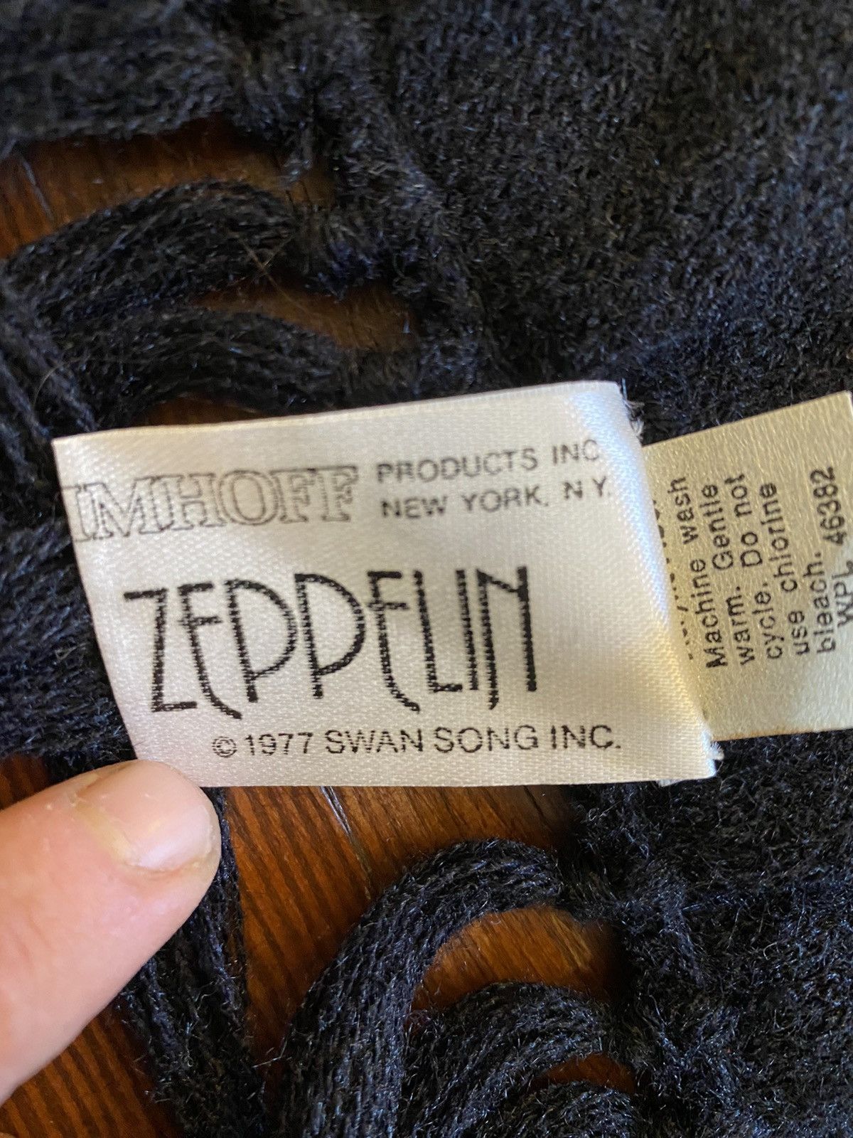 Led Zeppelin Vintage 1977 Led Zeppelin Scarf NWT New Size ONE SIZE - 3 Thumbnail