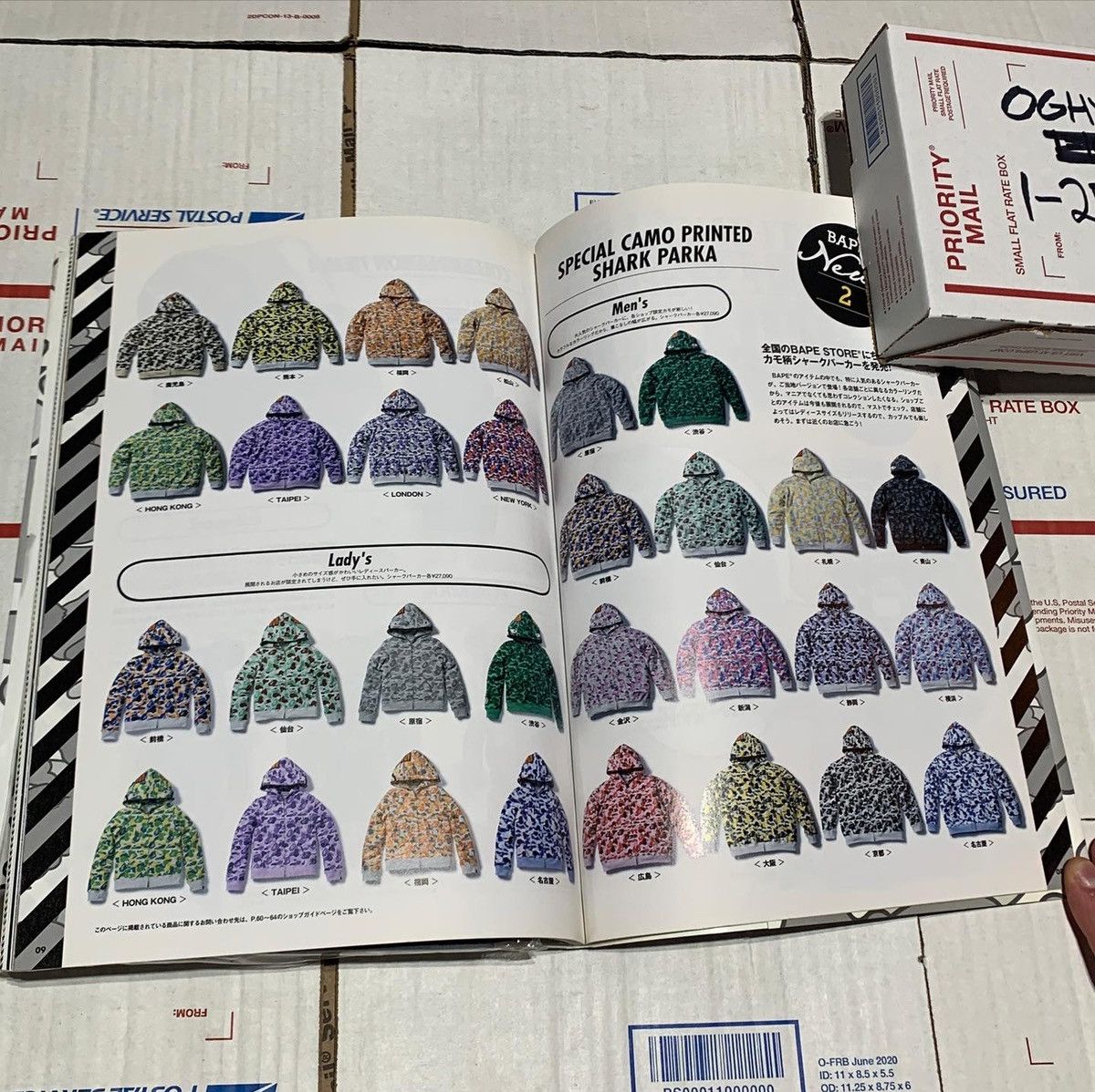 Bape 2008 Bape mag + Fabric & sticker sheet Size ONE SIZE - 4 Thumbnail