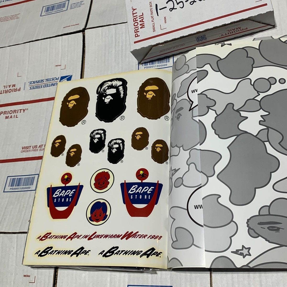 Bape 2008 Bape mag + Fabric & sticker sheet Size ONE SIZE - 3 Thumbnail