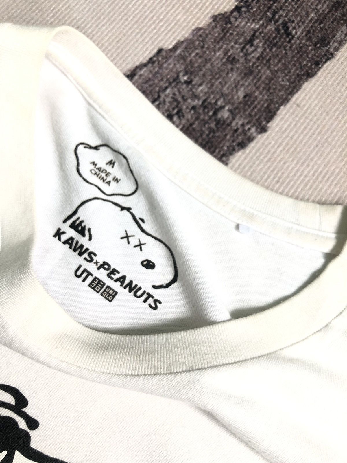 Kaws × Peanuts × Uniqlo VINTAGE KAWS x SNOOPY x UNIQLO BIG LOGO SHIRT Size US M / EU 48-50 / 2 - 4 Thumbnail