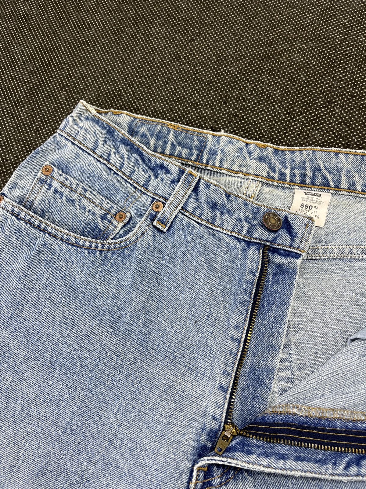 Levi's × Vintage 90’s Vintage Levi’s 560 Light Wash Jeans - J509 Size 32" / US 10 / IT 46 - 6 Thumbnail