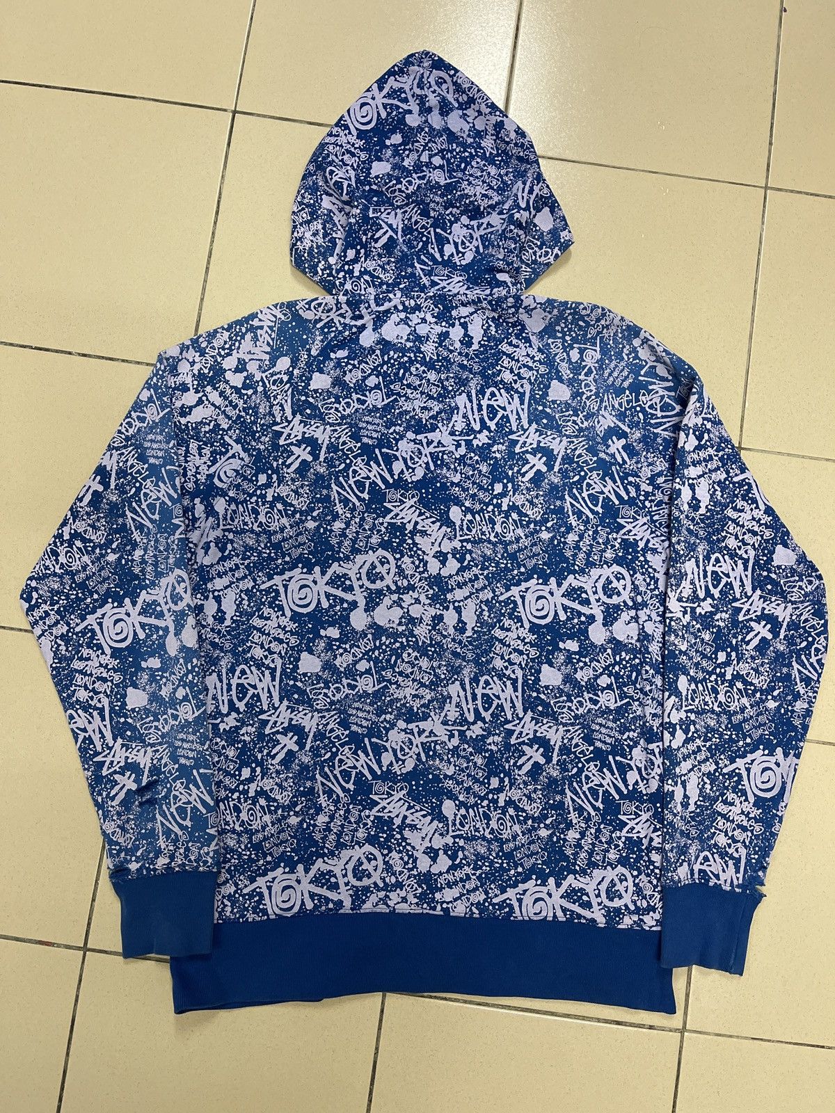 Stussy VINTAGE DISTRESSED STUSSY WORLD TOUR GRAFFITI VERY RARE Size US M / EU 48-50 / 2 - 4 Thumbnail