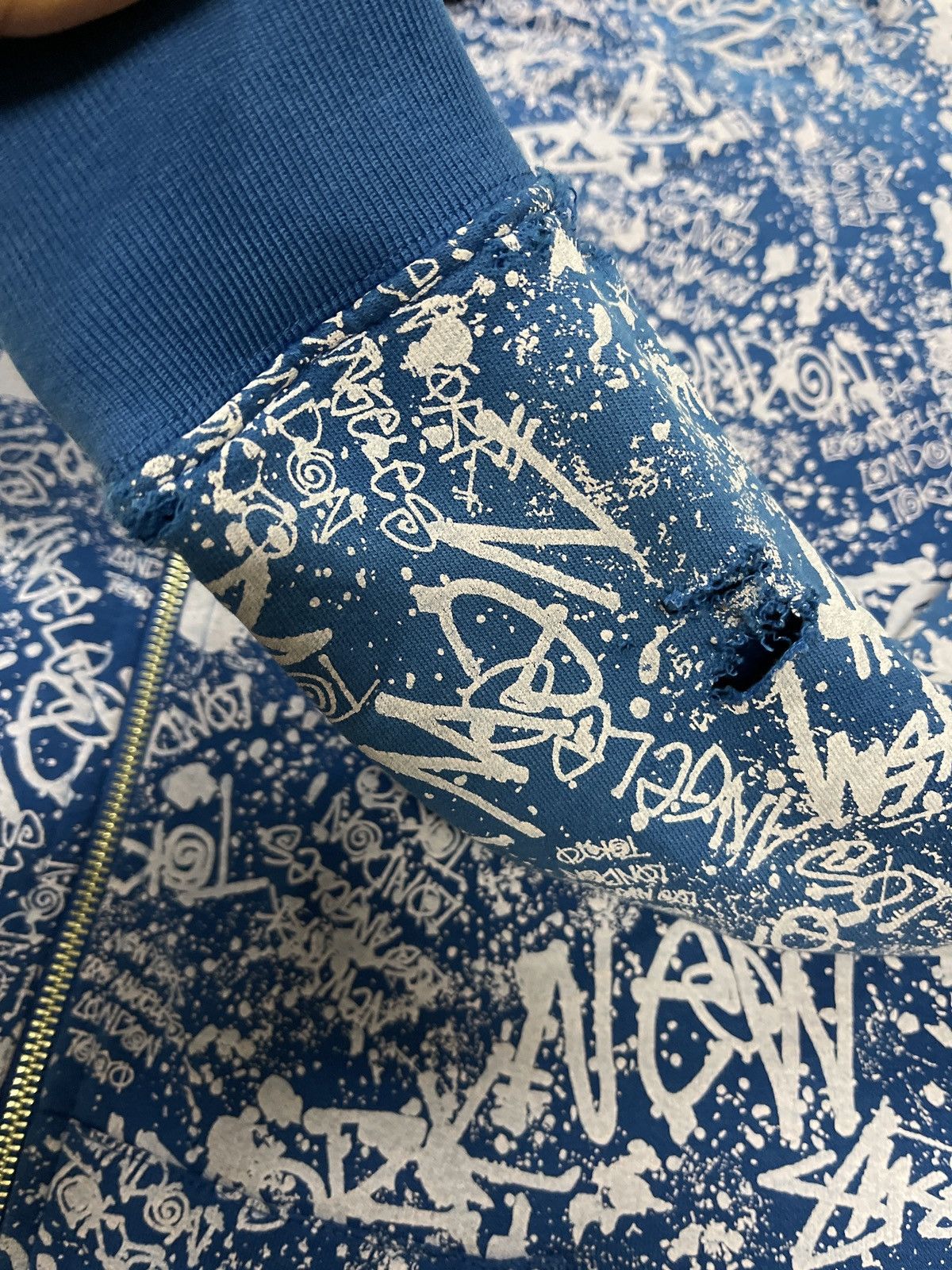 Stussy VINTAGE DISTRESSED STUSSY WORLD TOUR GRAFFITI VERY RARE Size US M / EU 48-50 / 2 - 8 Thumbnail