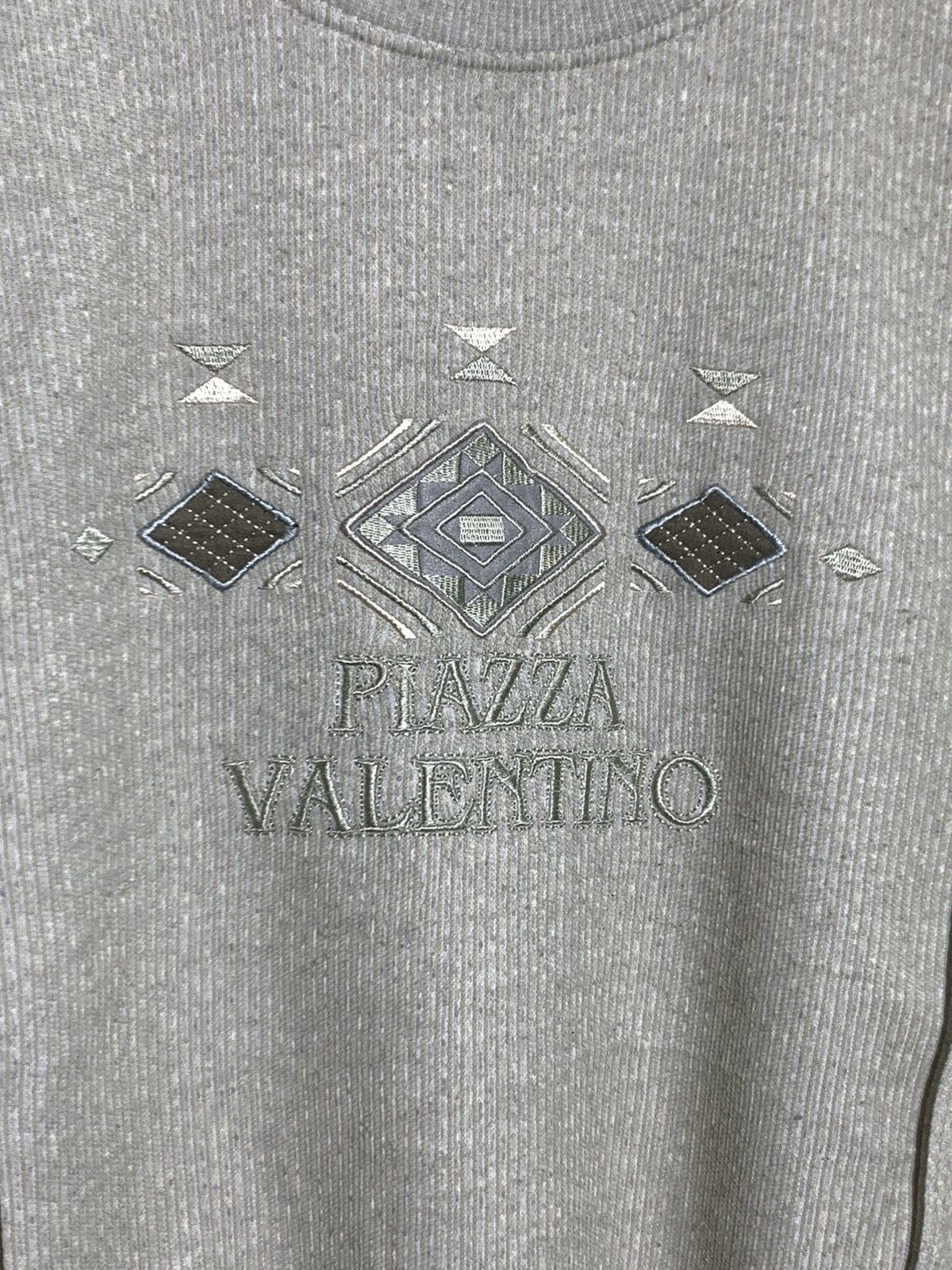Valentino Vintage Piazza Valentino Embroidered Crewneck Sweatshirt Size US M / EU 48-50 / 2 - 2 Thumbnail