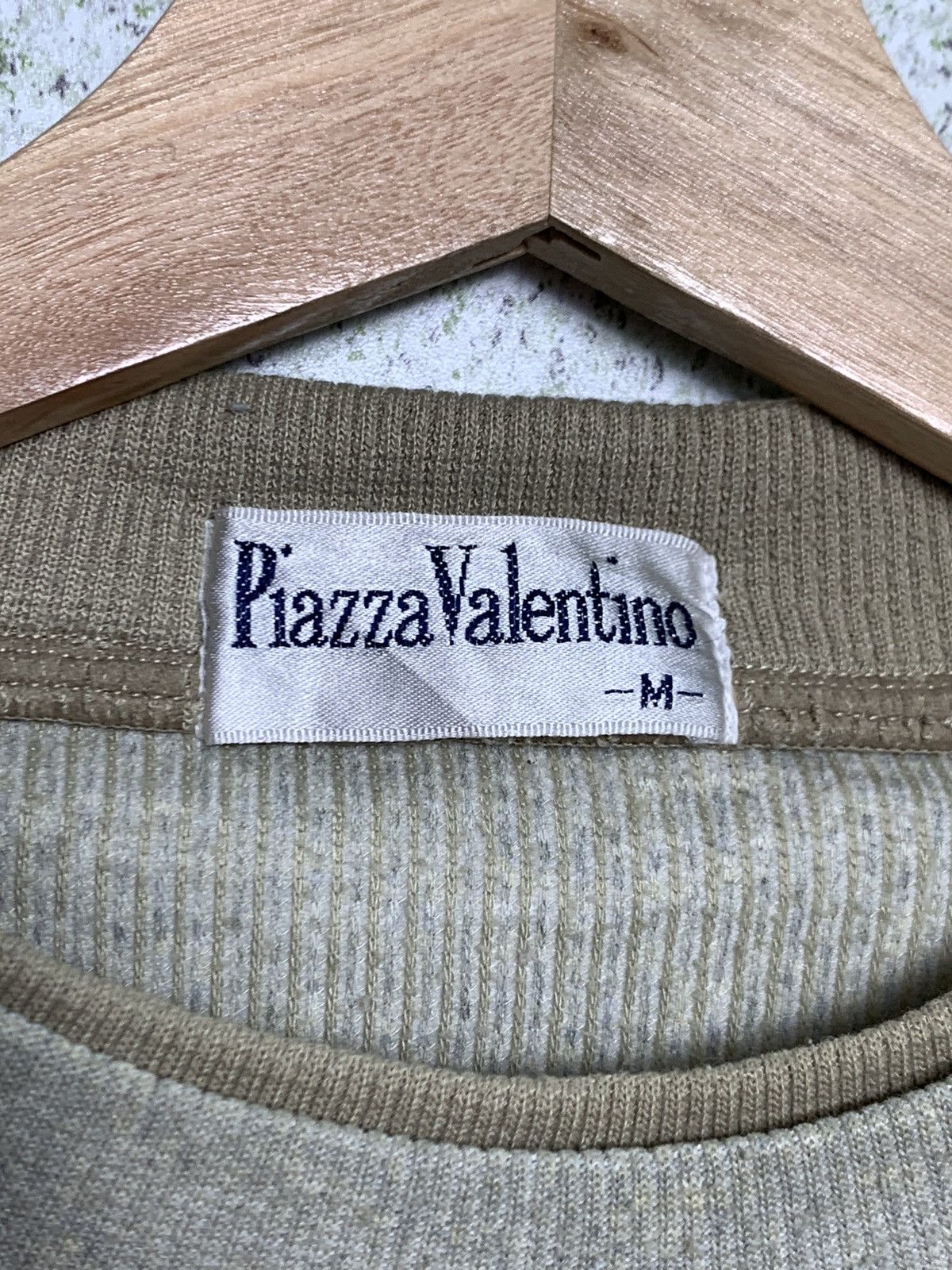 Valentino Vintage Piazza Valentino Embroidered Crewneck Sweatshirt Size US M / EU 48-50 / 2 - 4 Thumbnail