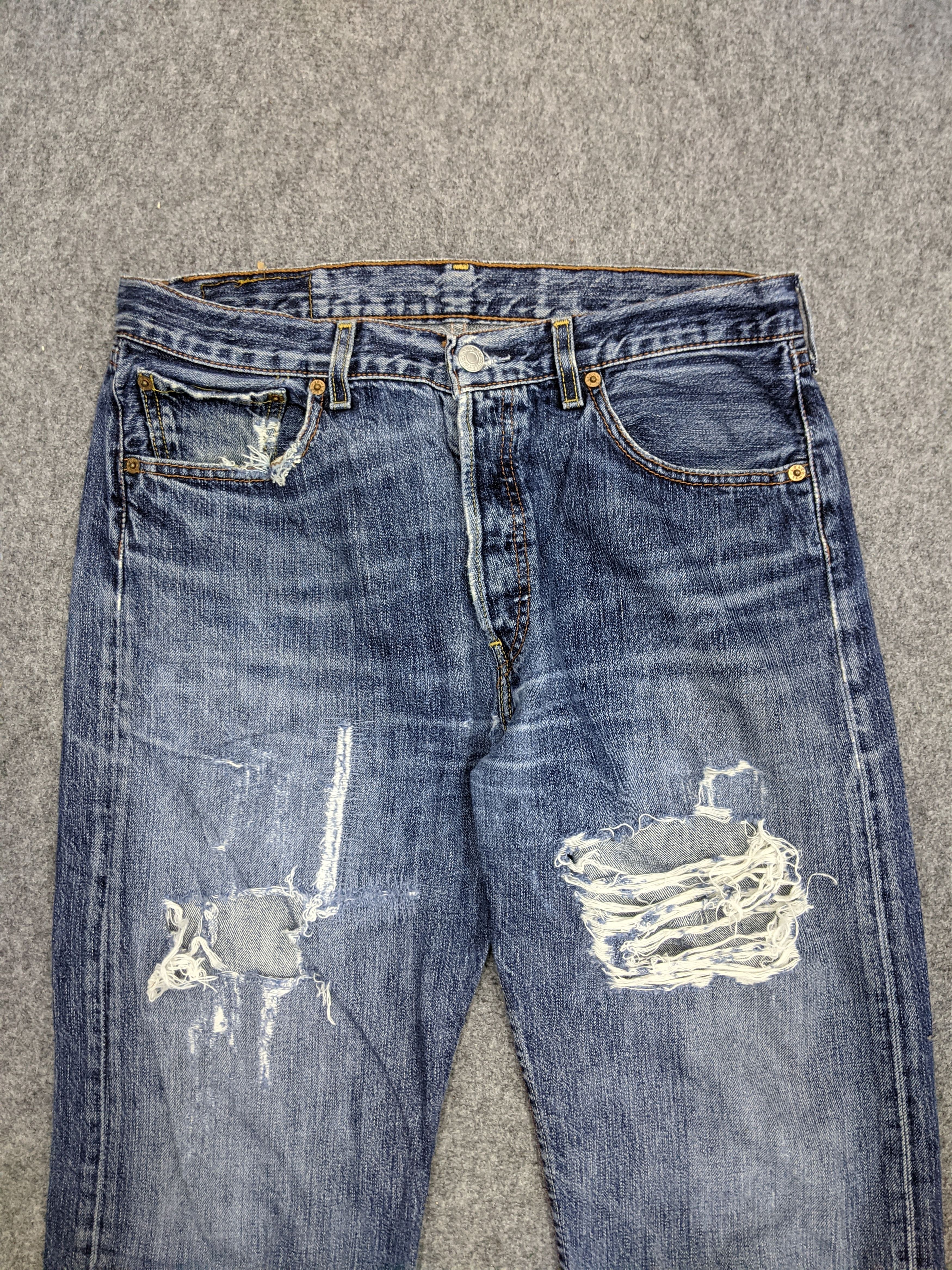 Levi's × Vintage Vintage Distressed Levis 501 Faded Blue Jeans Size US 33 - 2 Thumbnail