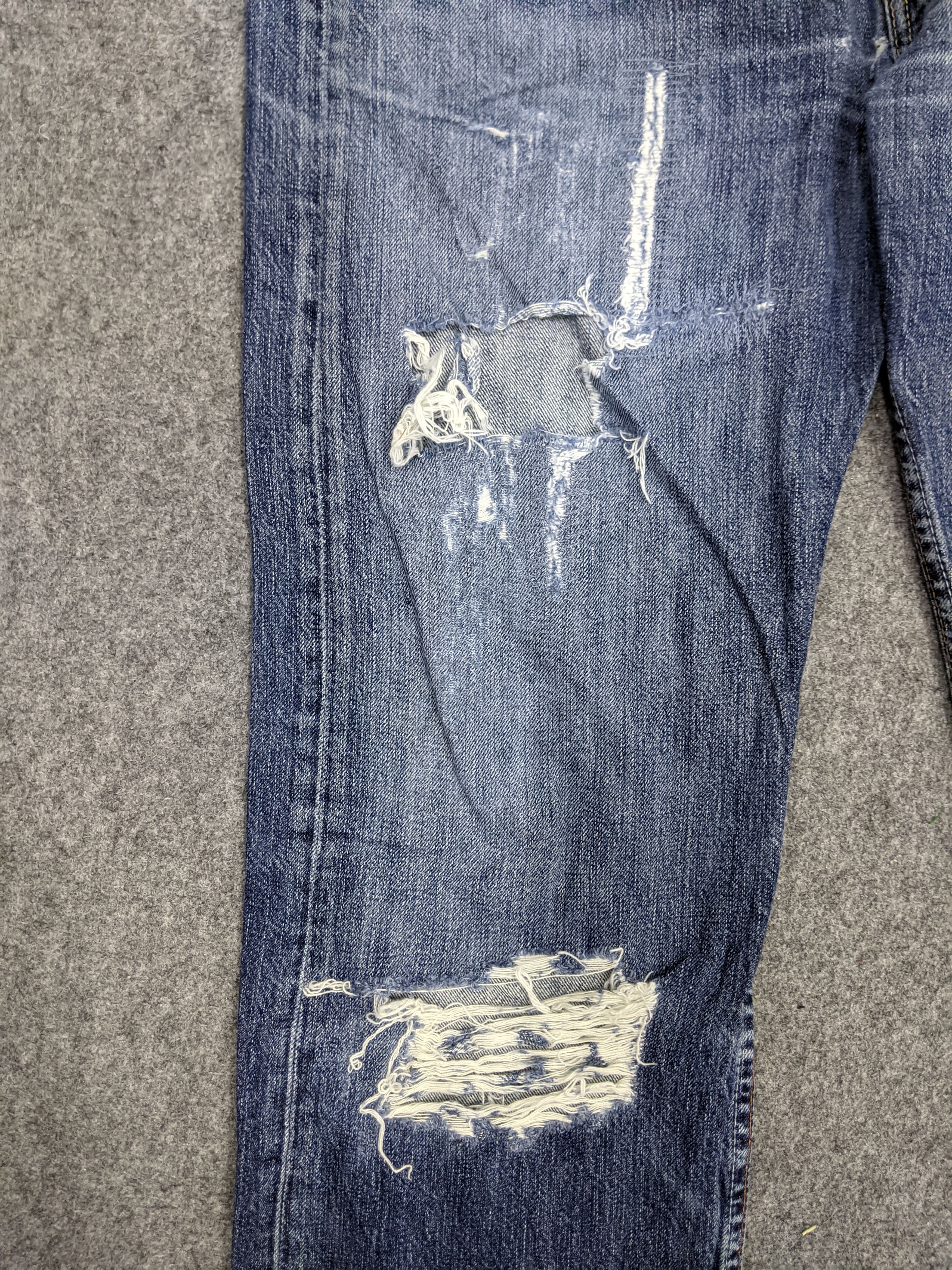 Levi's × Vintage Vintage Distressed Levis 501 Faded Blue Jeans Size US 33 - 8 Thumbnail