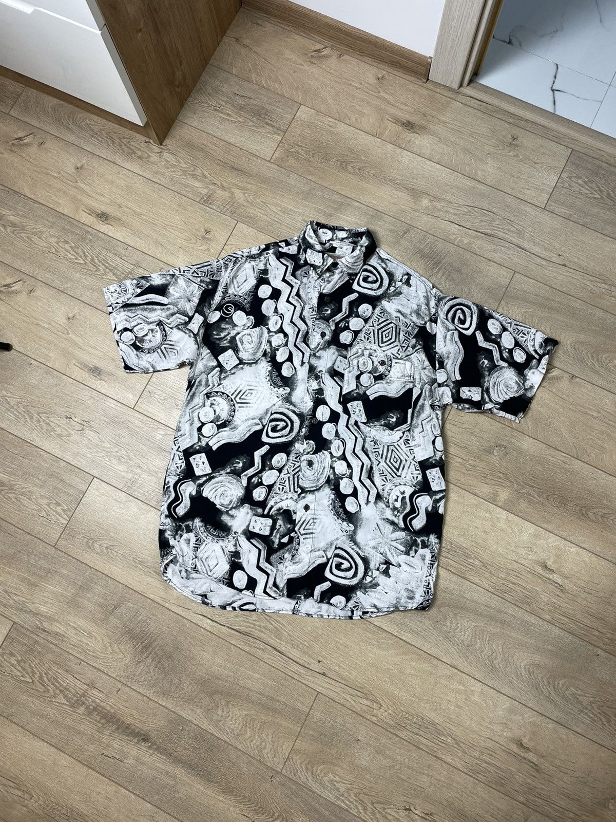 Vintage Vintage Button Ups Printed Crazy Oversized Shirt Size S Size US S / EU 44-46 / 1 - 1 Thumbnail