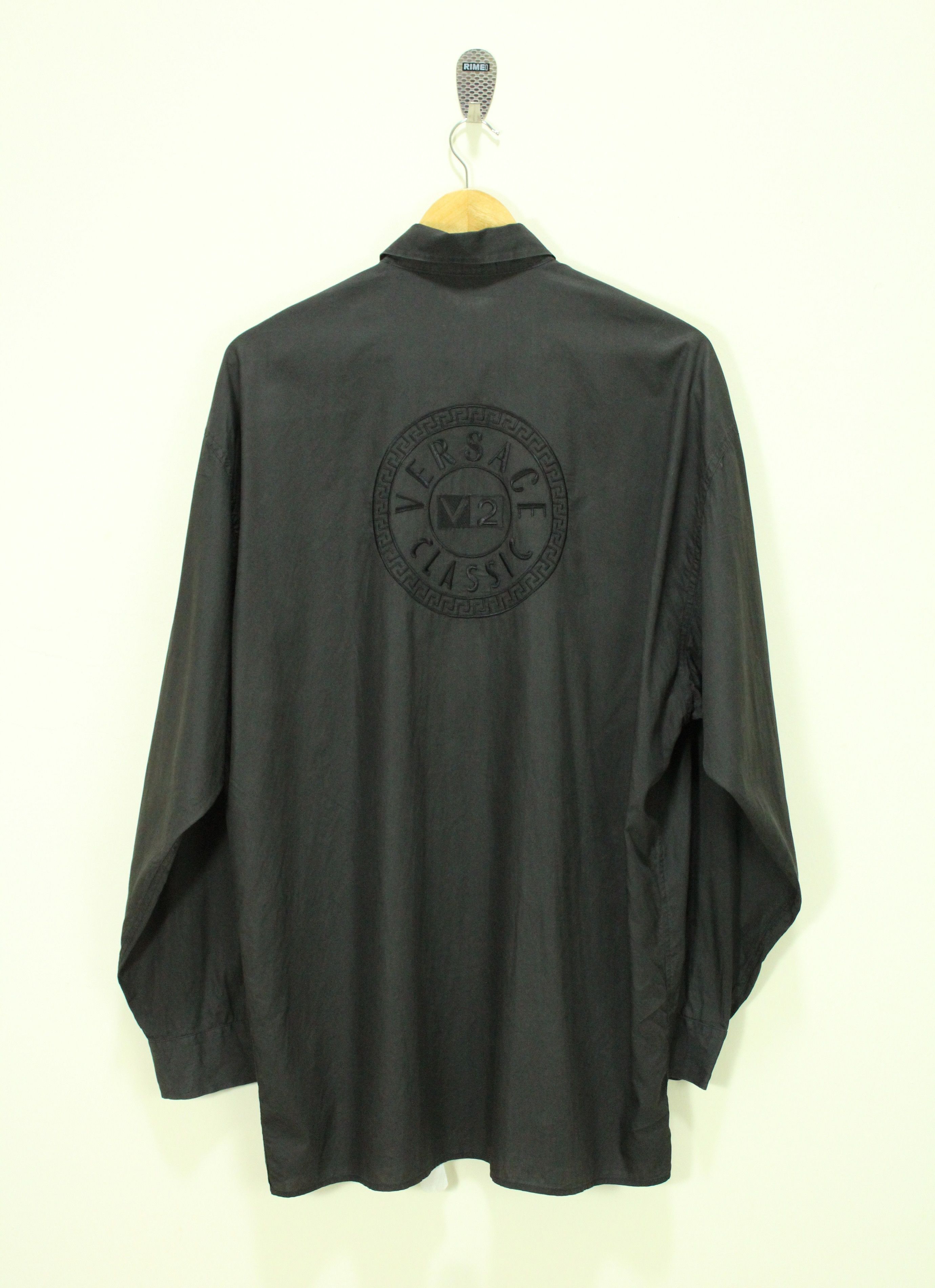 Versace VERSACE Shirt V2 Embroidered Logo By Gianni Versace Vintage Size US L / EU 52-54 / 3 - 2 Thumbnail