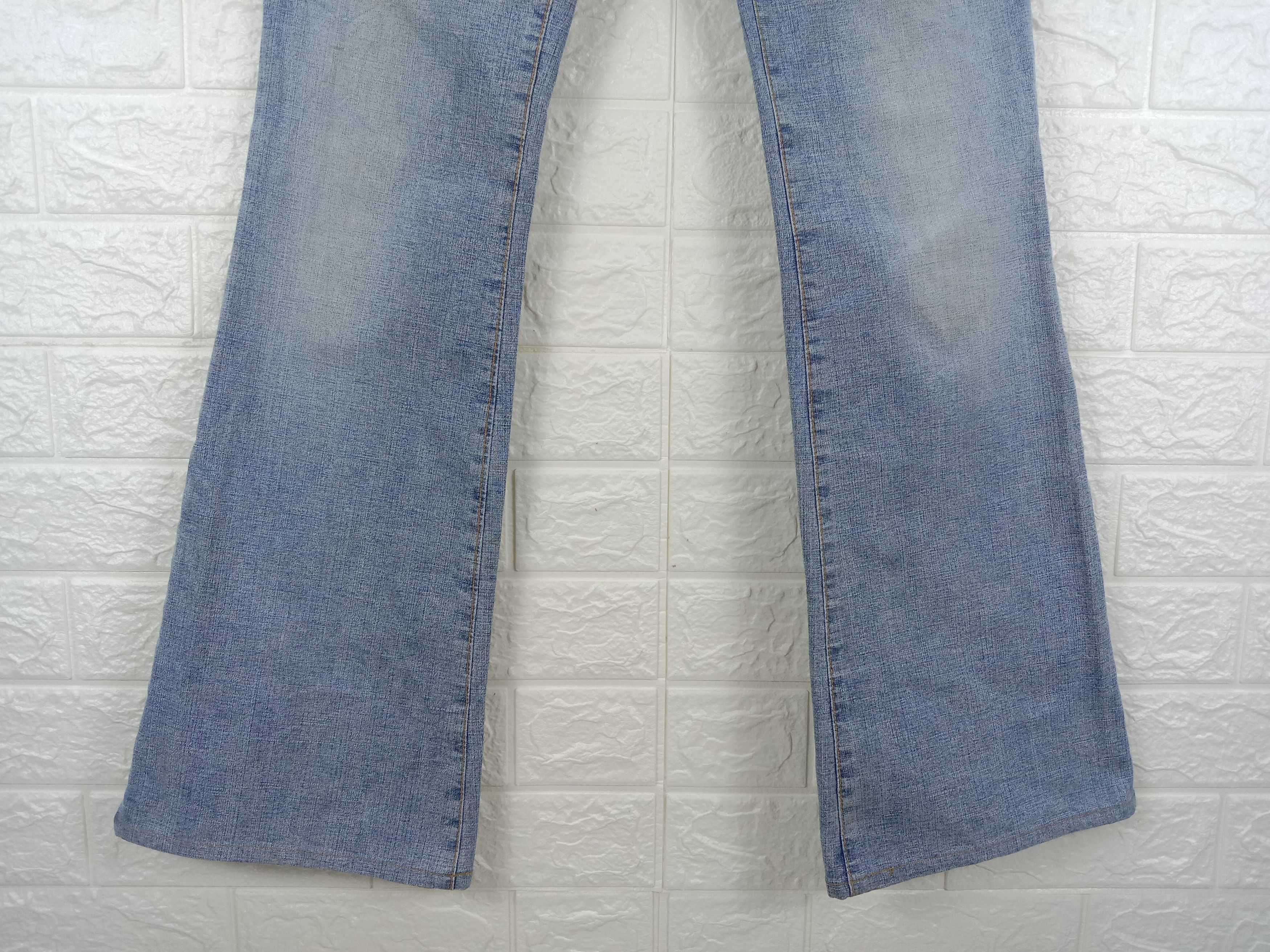 Japanese Brand Vintage Japanese Indivi Light Wash Flare Jeans Size 28" / US 6 / IT 42 - 4 Thumbnail