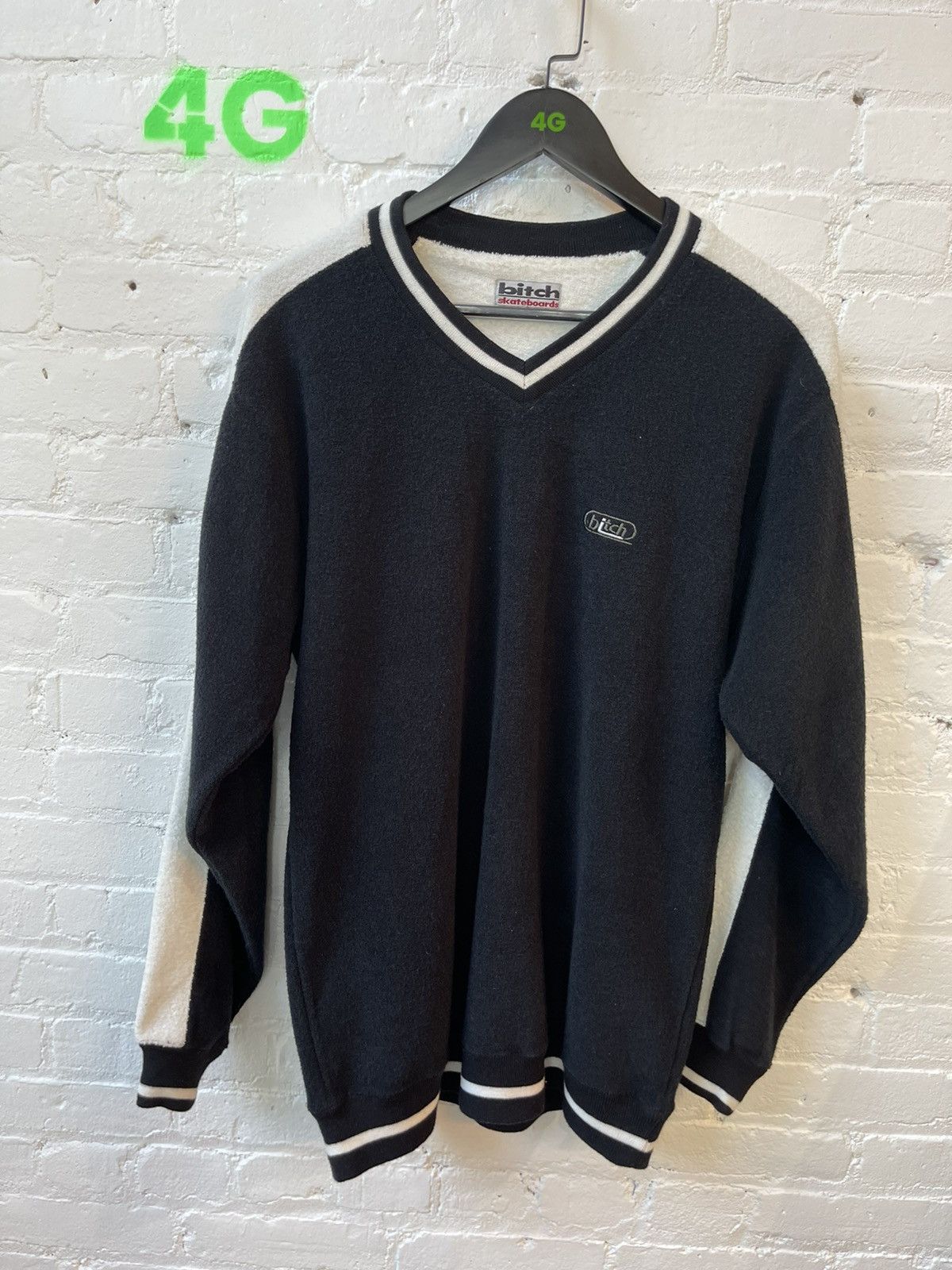 Vintage 90s BITCH SKATEBOARDS COZY V NECK SWEATER Size US L / EU 52-54 / 3 - 1 Thumbnail