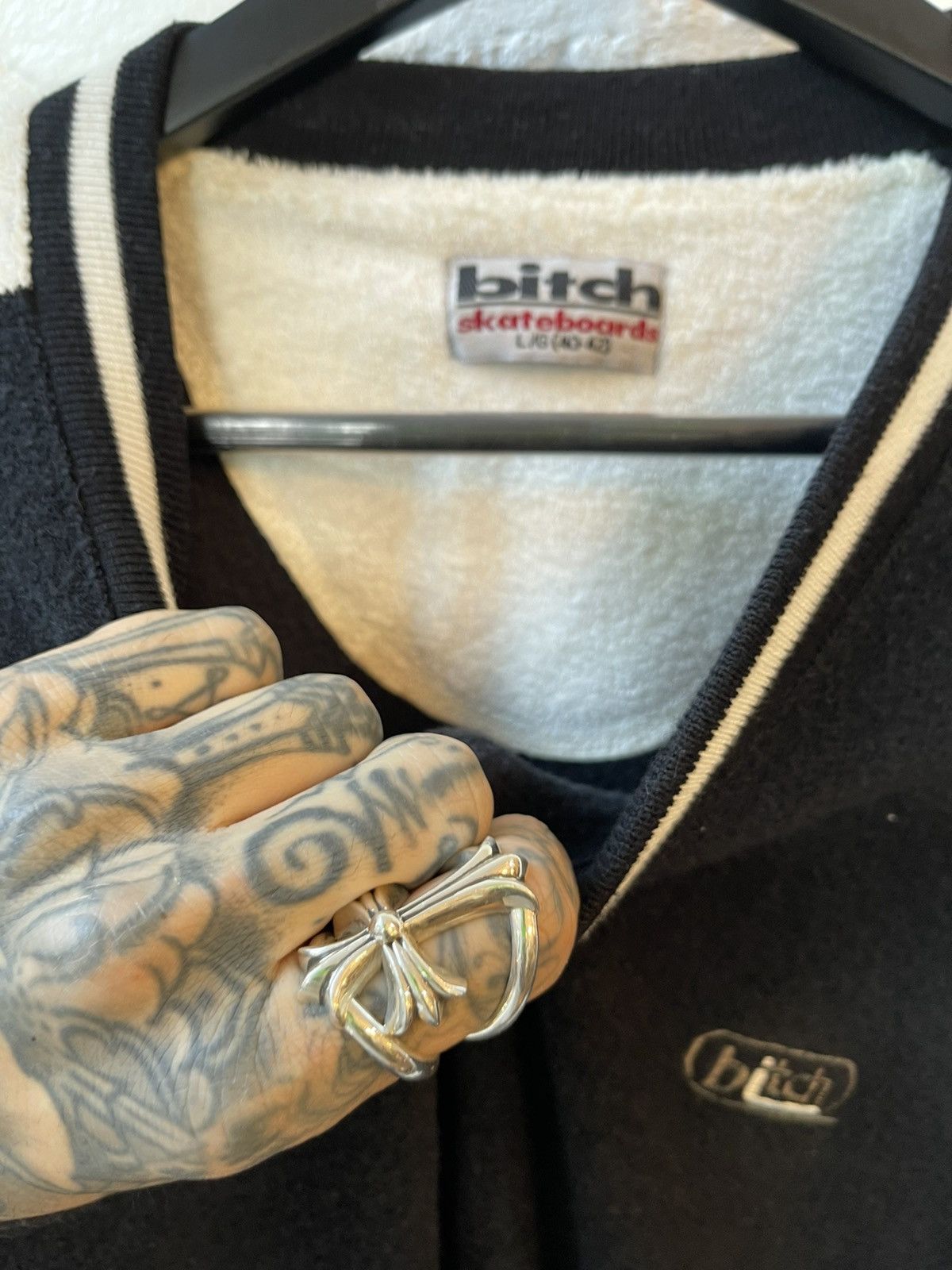 Vintage 90s BITCH SKATEBOARDS COZY V NECK SWEATER Size US L / EU 52-54 / 3 - 4 Thumbnail