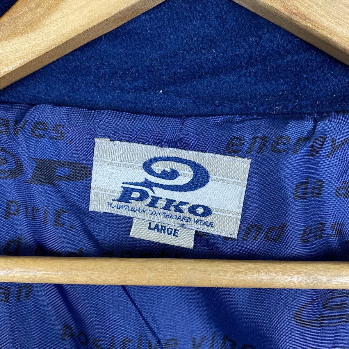 Vintage Vintage PIKO Hawaiian Longboard Big Logo Fleece Sweater Size US L / EU 52-54 / 3 - 8 Thumbnail