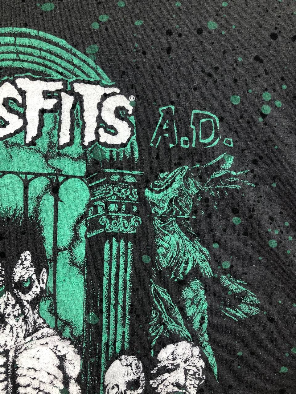 Band Tees Vintage Mens Y2K Misfits Skull Band T-Shirt Size US L / EU 52-54 / 3 - 4 Thumbnail