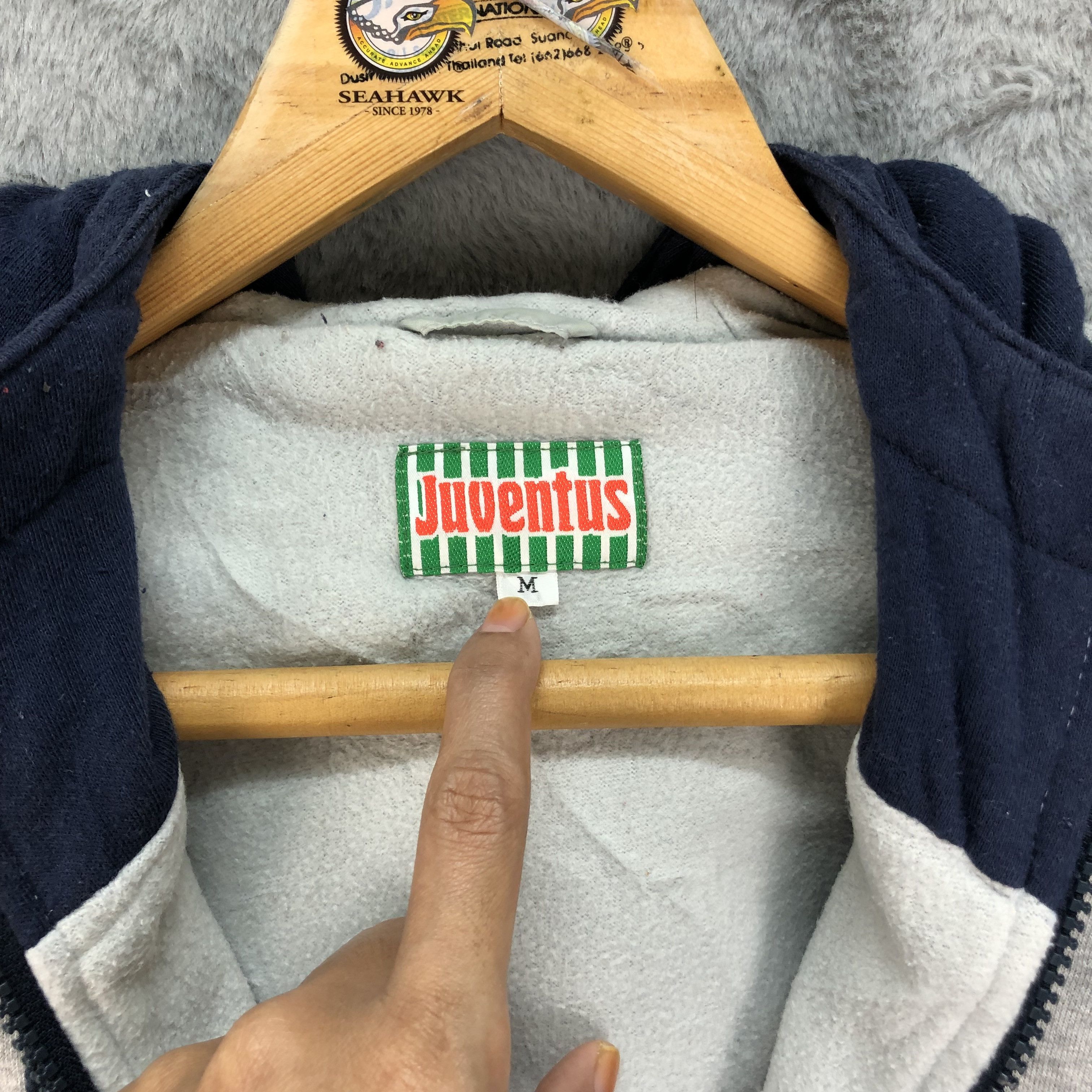 Vintage JUVENTUS Beyond Sport Embroidery Big Logo Jacket #4461-155 Size US M / EU 48-50 / 2 - 11 Thumbnail
