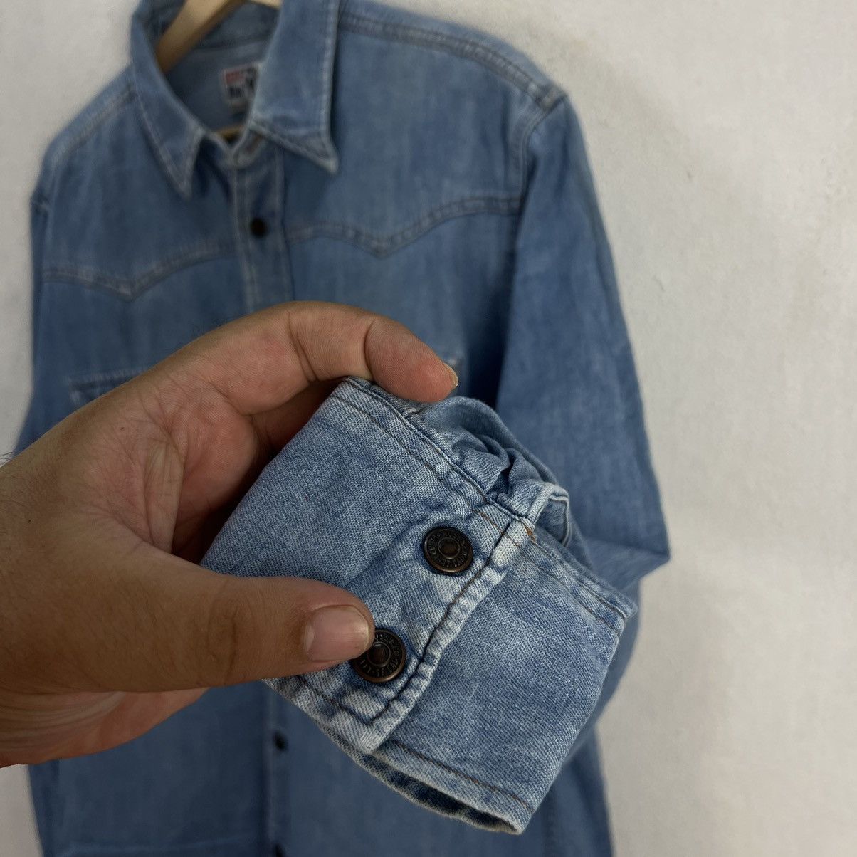 Levi's VINTAGE LEVI'S BLUE SHIRTS BUTTON UPS JEANS STYLE WEAR Size US L / EU 52-54 / 3 - 7 Thumbnail
