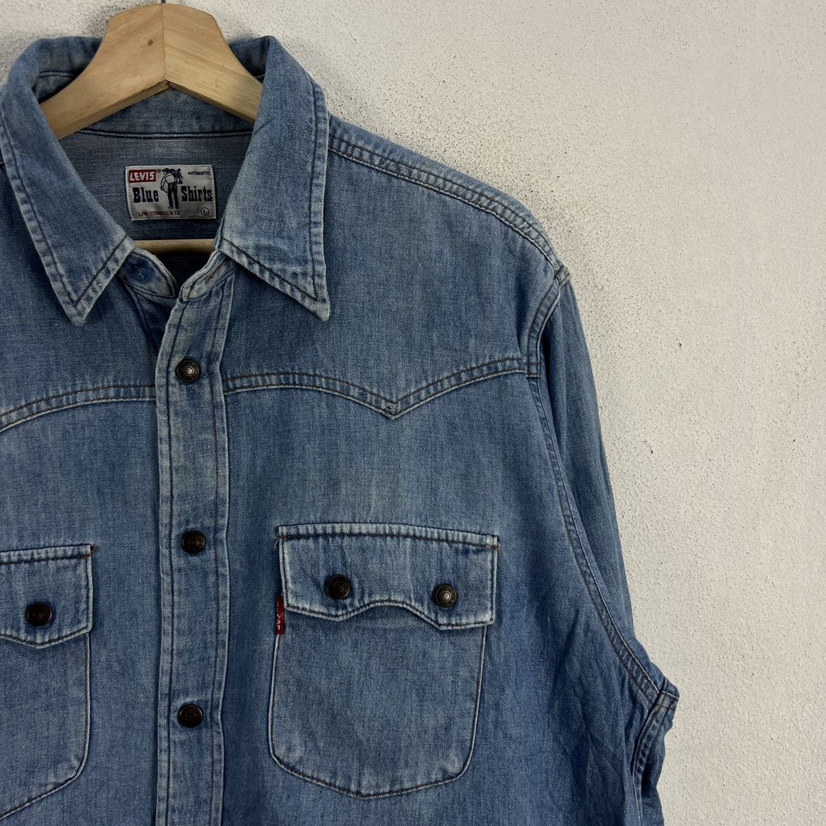 Levi's VINTAGE LEVI'S BLUE SHIRTS BUTTON UPS JEANS STYLE WEAR Size US L / EU 52-54 / 3 - 5 Thumbnail
