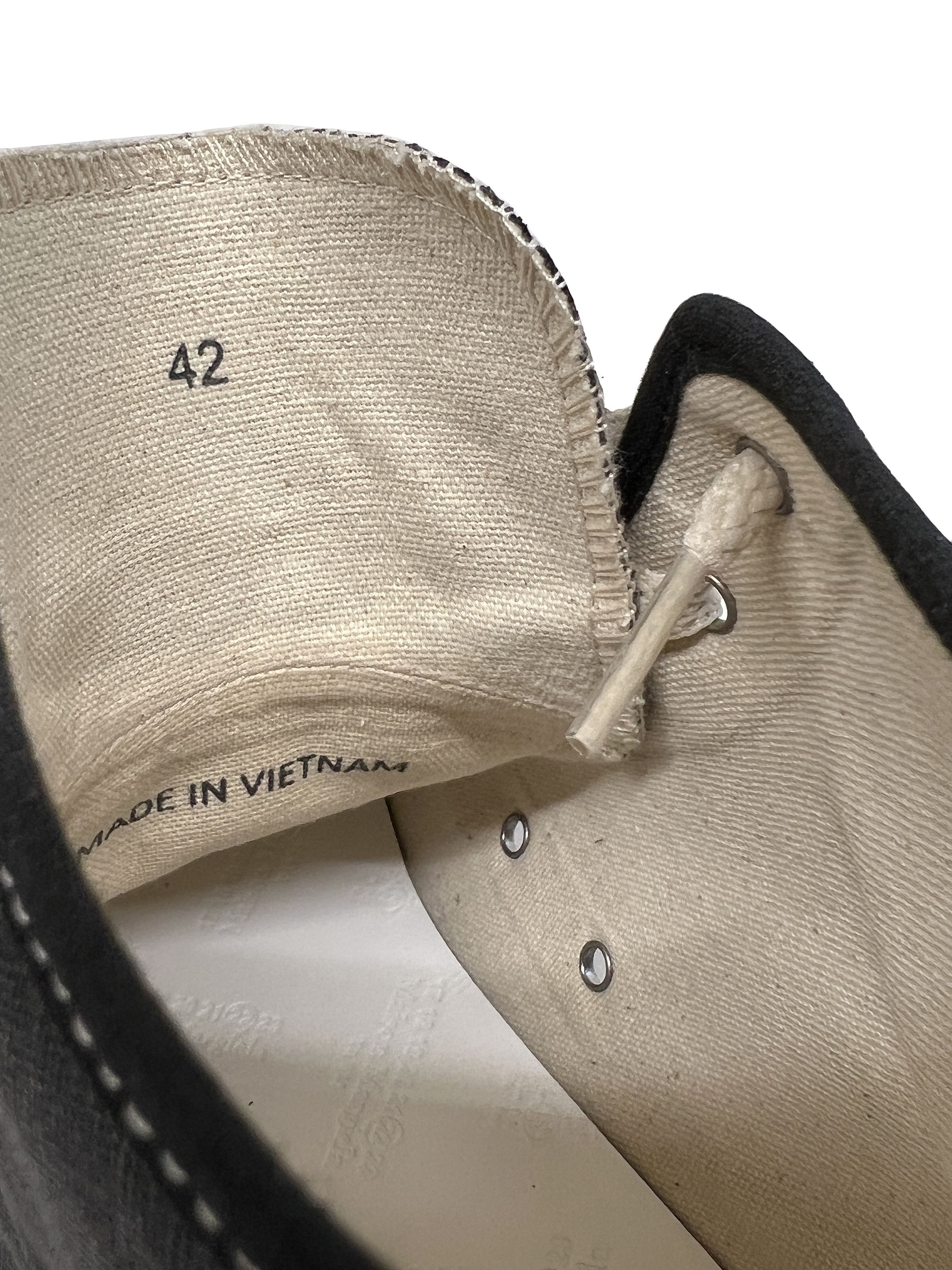 Maison Margiela New — Tabi Canvas Hi-Top Sneakers Size US 9 / EU 42 - 9 Thumbnail