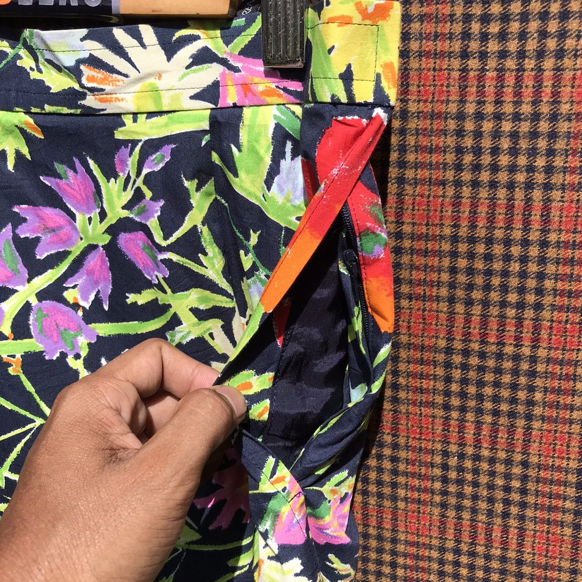 Vintage × Yves Saint Laurent Vintage Yves Saint Laurent Flowers Skirt YSL Size 26" / US 2 / IT 38 - 6 Thumbnail
