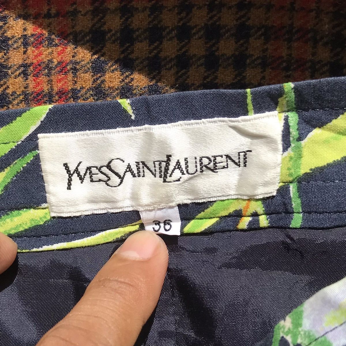 Vintage × Yves Saint Laurent Vintage Yves Saint Laurent Flowers Skirt YSL Size 26" / US 2 / IT 38 - 12 Thumbnail