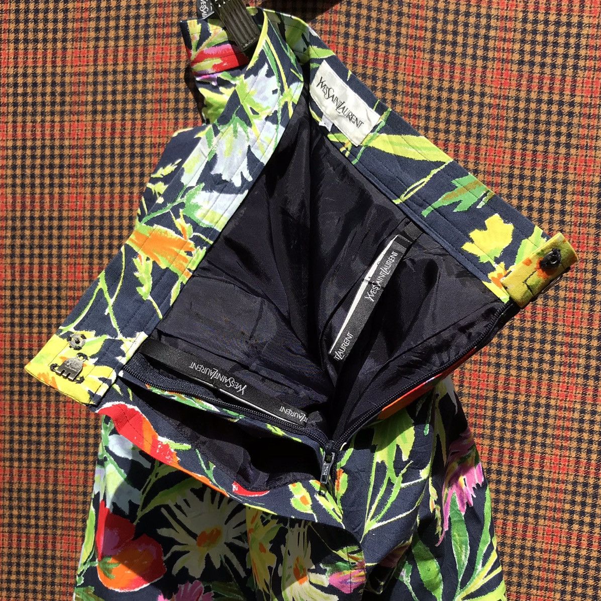 Vintage × Yves Saint Laurent Vintage Yves Saint Laurent Flowers Skirt YSL Size 26" / US 2 / IT 38 - 8 Thumbnail