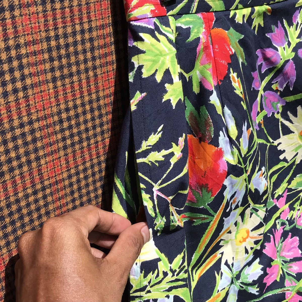 Vintage × Yves Saint Laurent Vintage Yves Saint Laurent Flowers Skirt YSL Size 26" / US 2 / IT 38 - 7 Thumbnail