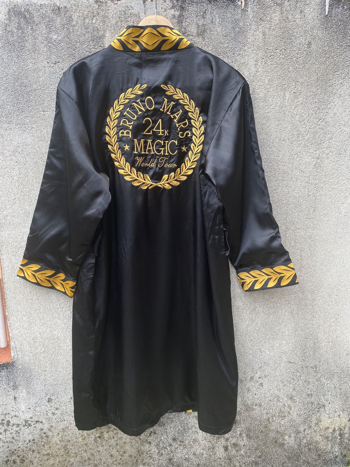 Band Tees Bruno Mars XXIV 24k Magic Concert Silky Satin Robe Size US L / EU 52-54 / 3 - 1 Thumbnail
